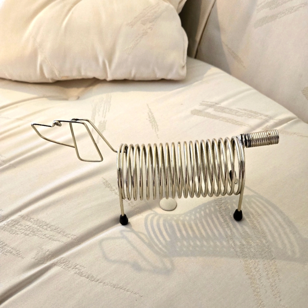 Rare, Retro, Vintage Gold Tone Metal Coil/Spiral Dog Desk Caddy, Letter Holder - Picture 5 of 12